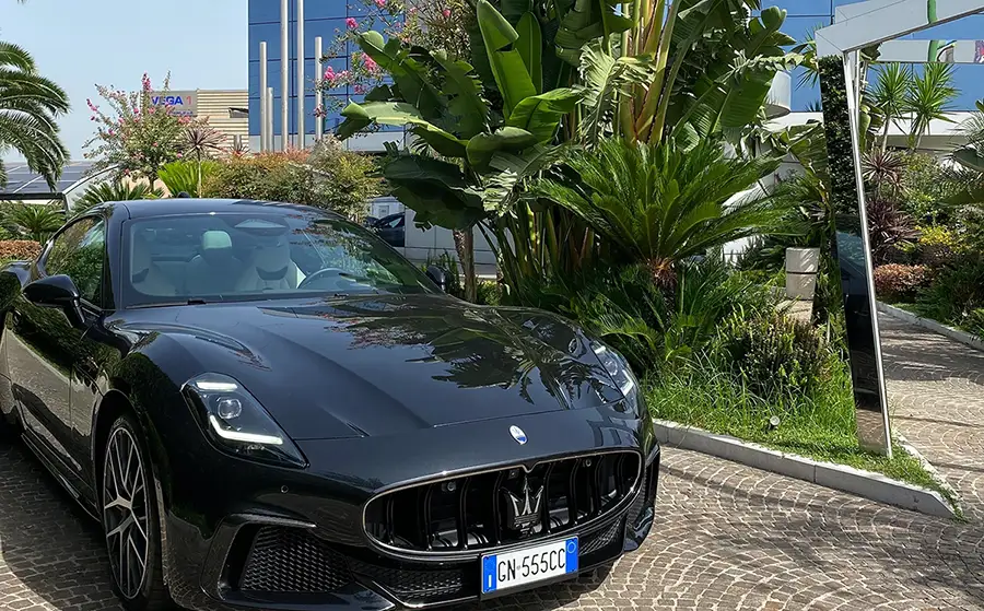 Maserati to rent in Positano