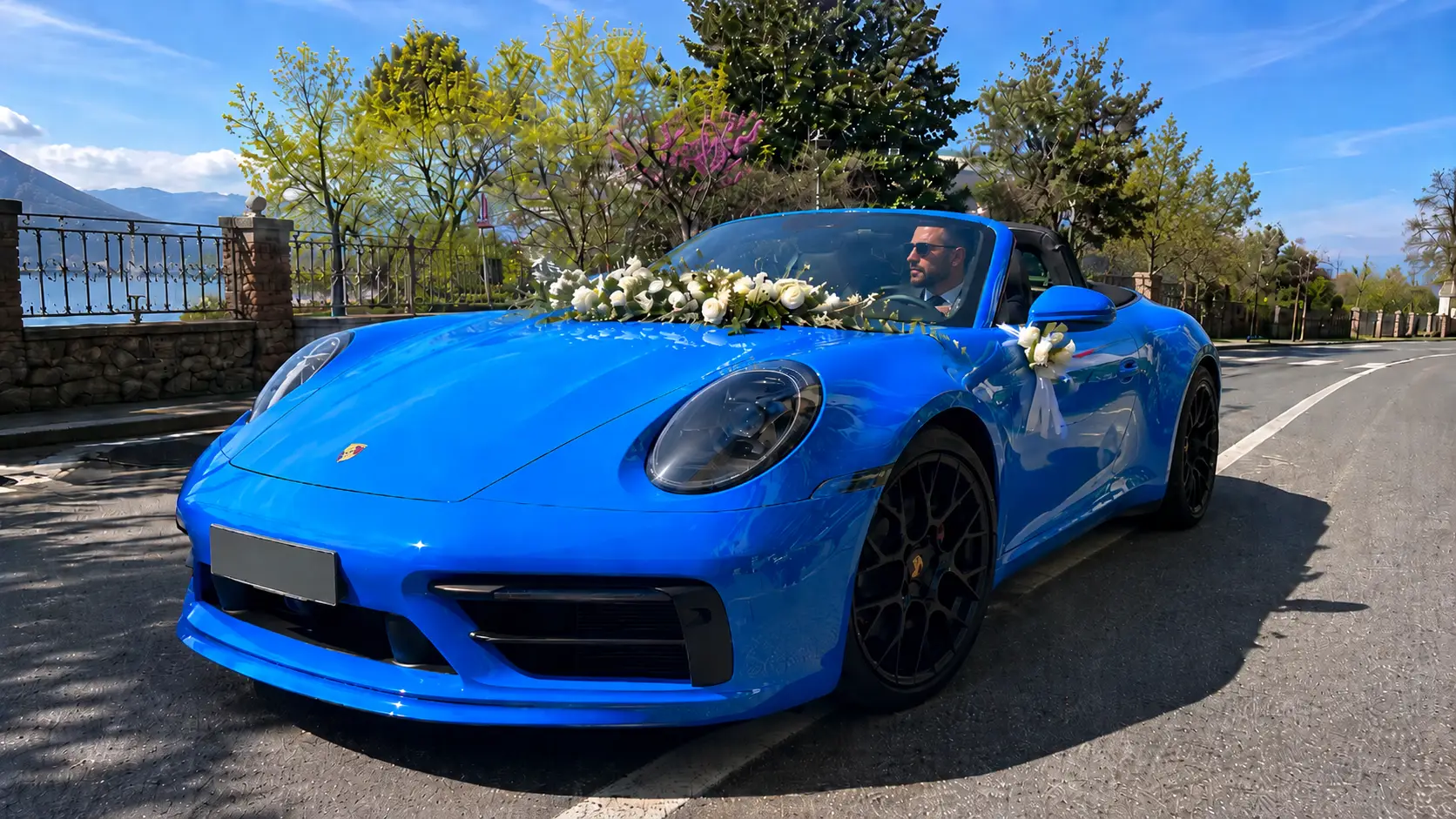 Porsche decorated for a wedding in Amalfi Coast